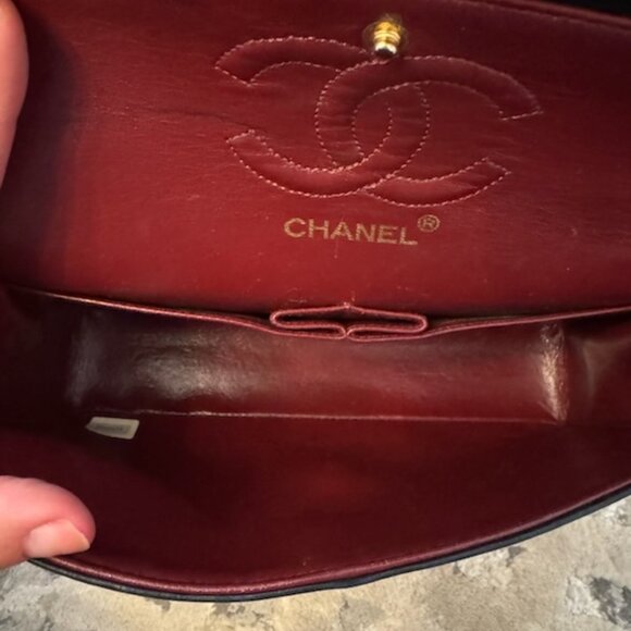 Chanel Classic Double Flap Medium Black Lambskin with 24k gold plate hardware - Picture 15 of 16